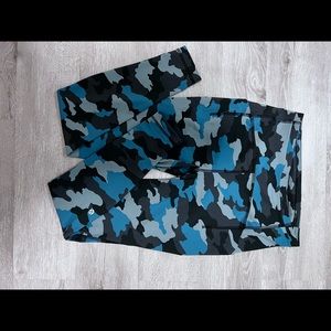 Lulu lemon wunder under tights in blue and green camo